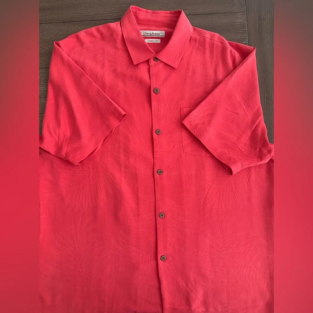 Tommy Bahama 100%‎ Silk Short Sleeve Button Up Shirt Size XL Gently Worn